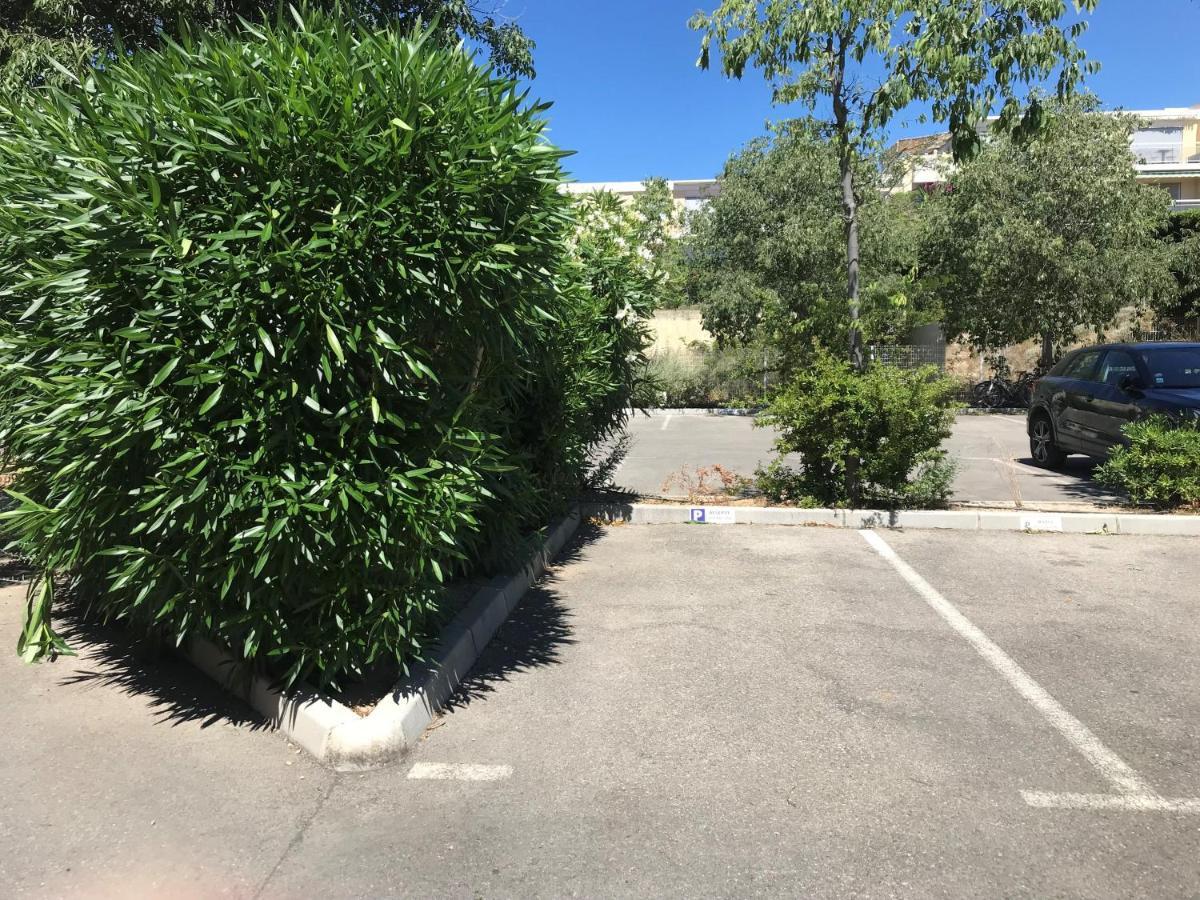 Les terrasses du Liouquet T2, piscine , parking , mer à 150 m La Ciotat Exterior foto